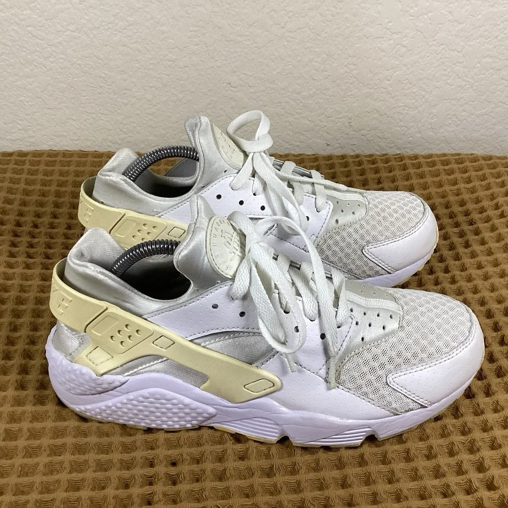 Nike Air Huarache Triple White Mens Sz 9.5 Running Shoes Sneakers 318429-111